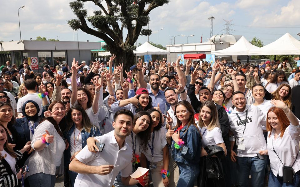 LC Waikiki · Bahçede Bi’ Mola